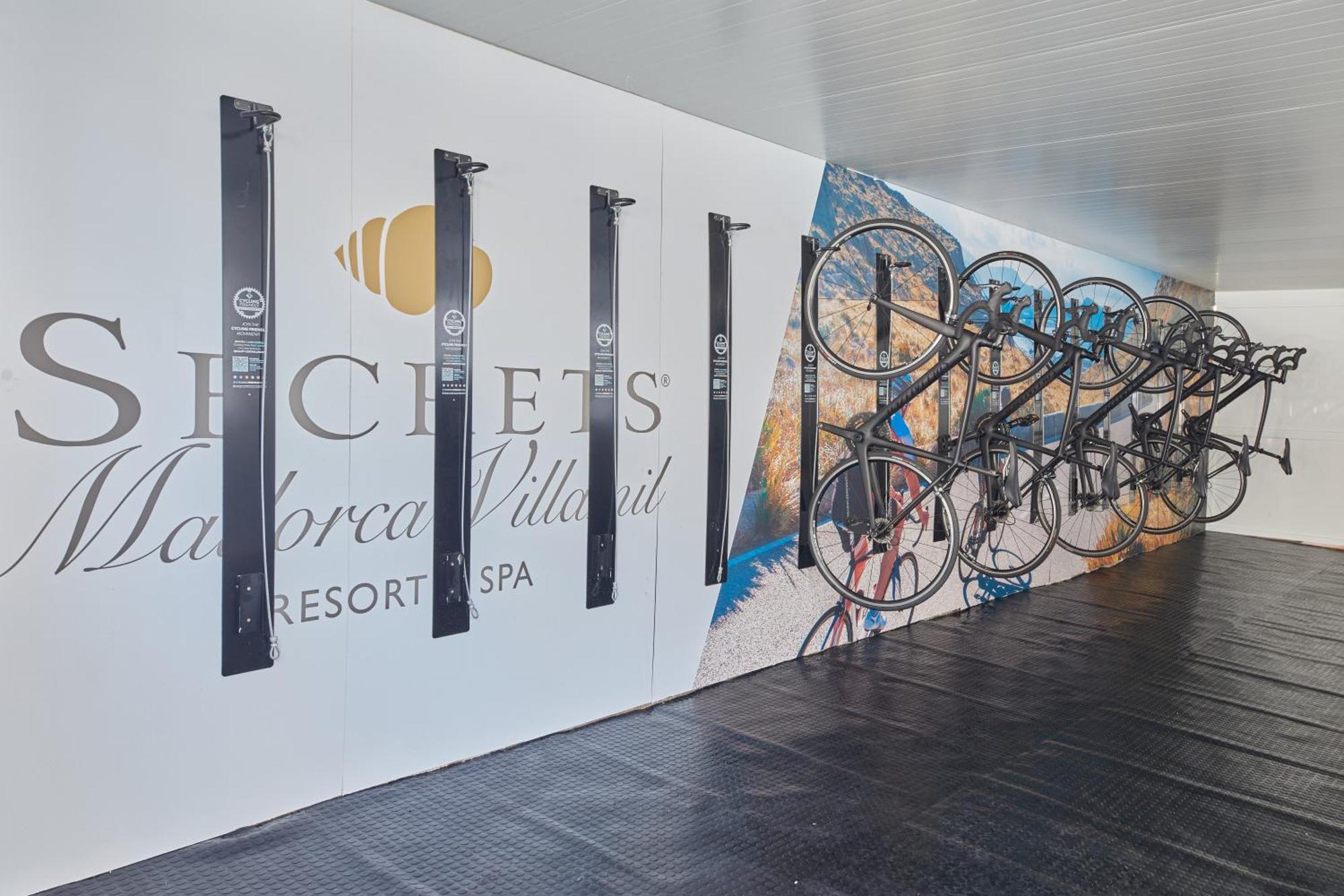 Secrets Mallorca Villamil Resort & Spa - Adults Only Παγκουέρα Εξωτερικό φωτογραφία Bicycle parking at the entrance of the resort