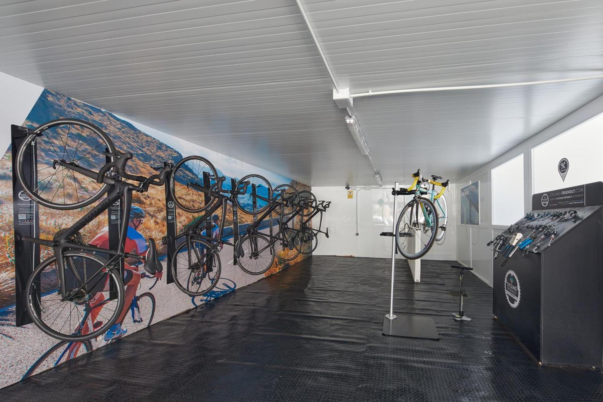 Secrets Mallorca Villamil Resort & Spa - Adults Only Παγκουέρα Εξωτερικό φωτογραφία The bike room