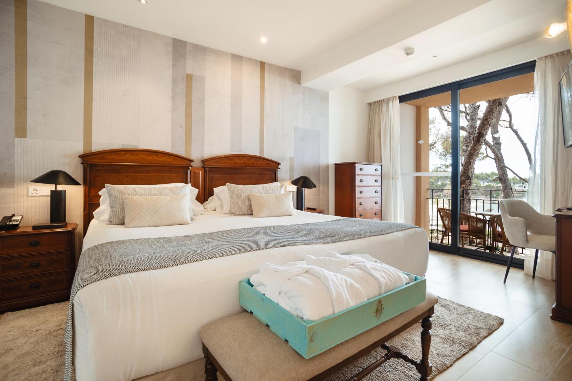 Secrets Mallorca Villamil Resort & Spa - Adults Only Παγκουέρα Εξωτερικό φωτογραφία A bedroom at the hotel